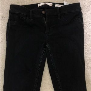 Black lowrise hollsiter jeans